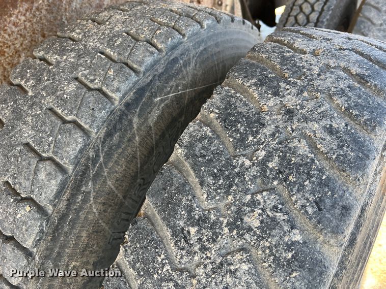 image for item MM9050 1996 International Paystar 5000  fertilizer delivery truck