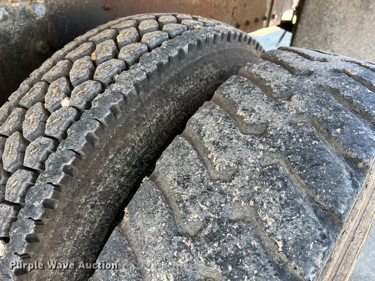 image for item MM9050 1996 International Paystar 5000  fertilizer delivery truck