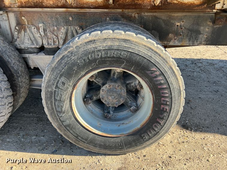 image for item MM9050 1996 International Paystar 5000  fertilizer delivery truck