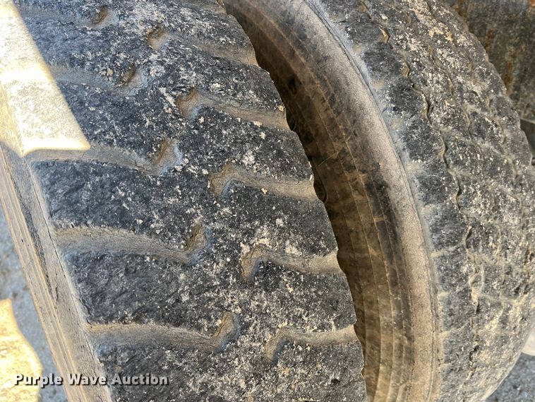 image for item MM9050 1996 International Paystar 5000  fertilizer delivery truck