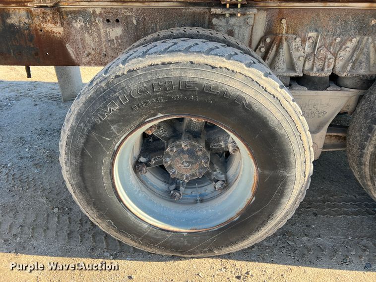 image for item MM9050 1996 International Paystar 5000  fertilizer delivery truck