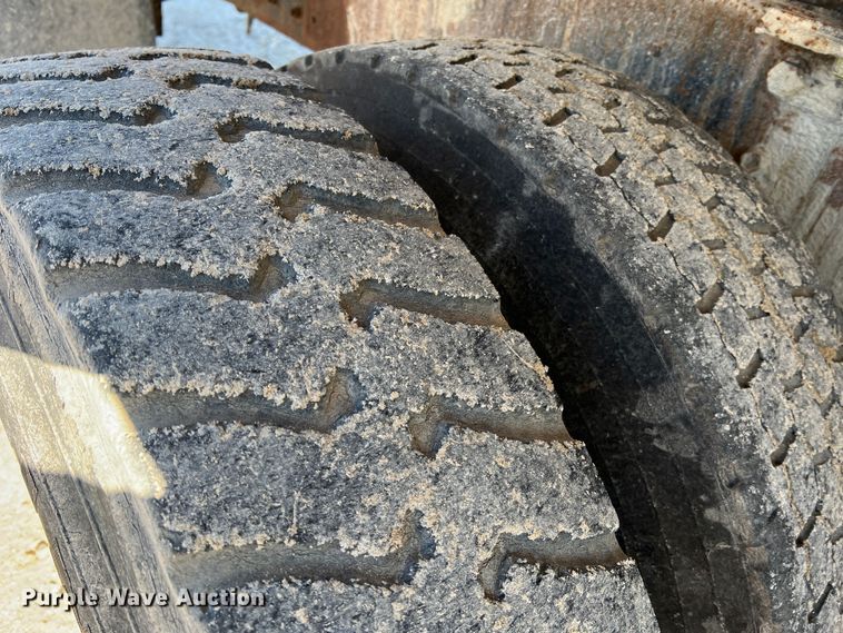 image for item MM9050 1996 International Paystar 5000  fertilizer delivery truck