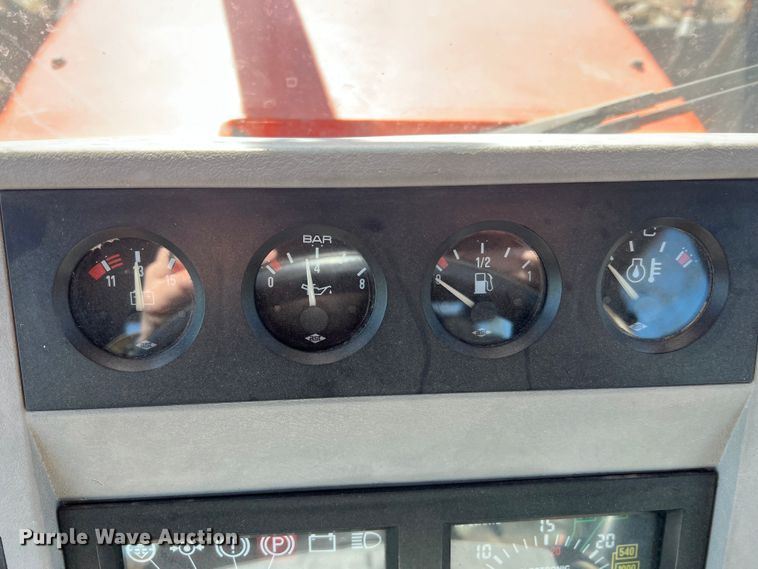 image for item MM9187 1993 AGCO Allis 8630  MFWD tractor