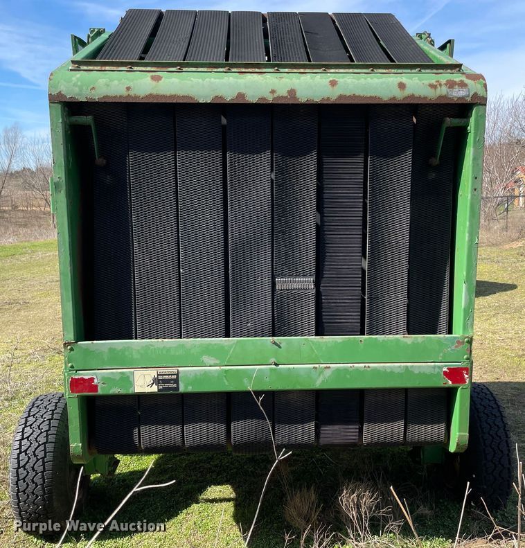 image for item MM9319 1983 John Deere 530  round baler