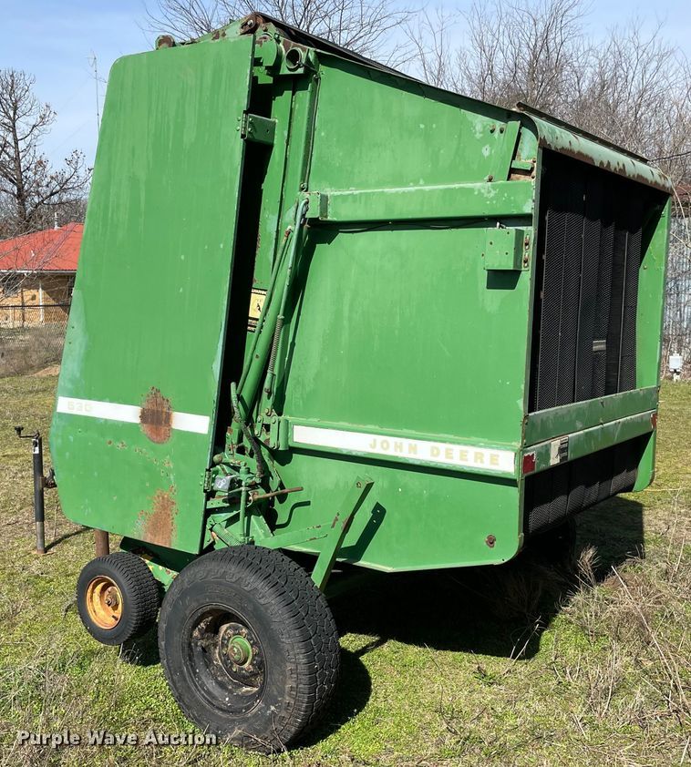 image for item MM9319 1983 John Deere 530  round baler