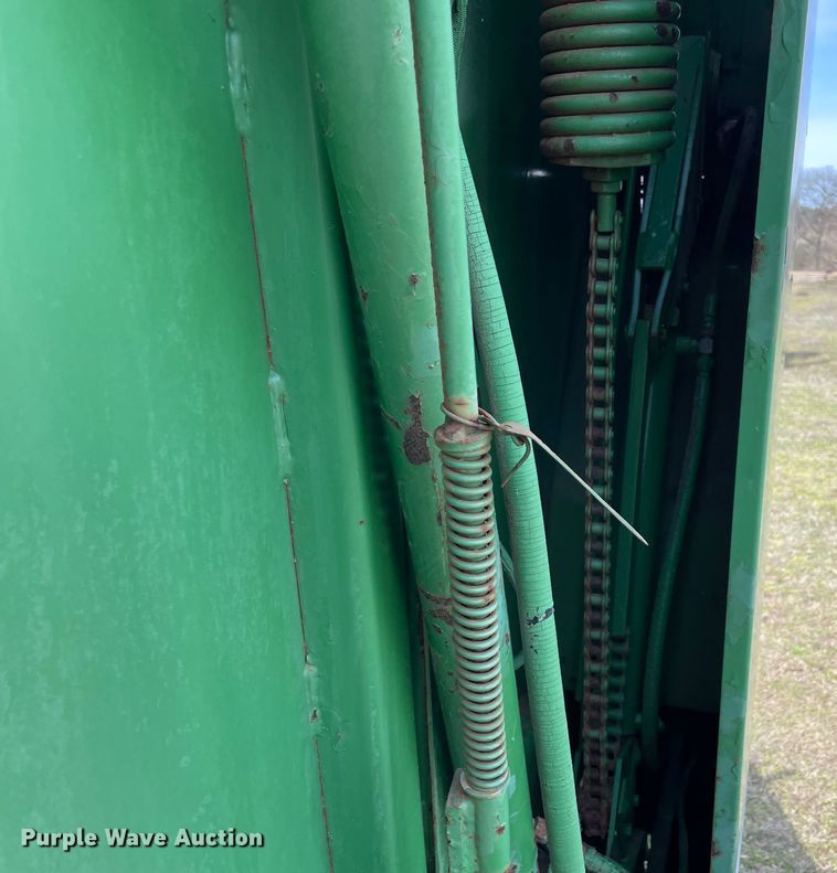 image for item MM9319 1983 John Deere 530  round baler