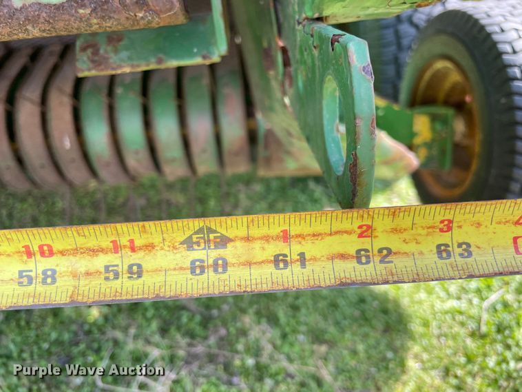 image for item MM9319 1983 John Deere 530  round baler