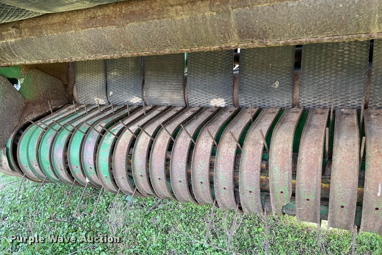 image for item MM9319 1983 John Deere 530  round baler