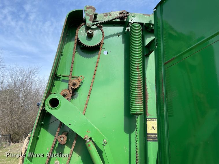 image for item MM9319 1983 John Deere 530  round baler