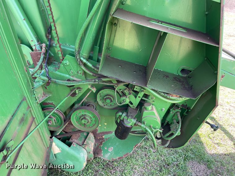 image for item MM9319 1983 John Deere 530  round baler