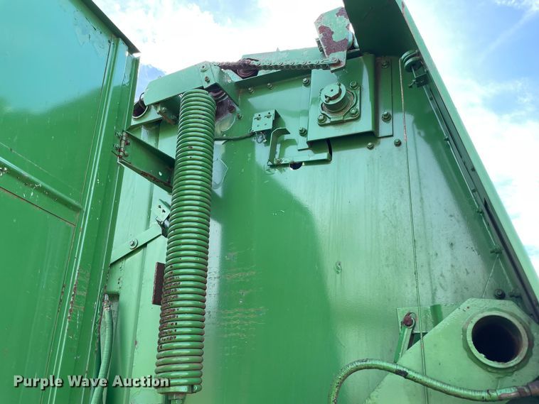 image for item MM9319 1983 John Deere 530  round baler