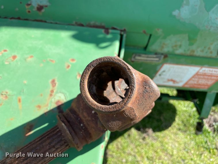 image for item MM9319 1983 John Deere 530  round baler