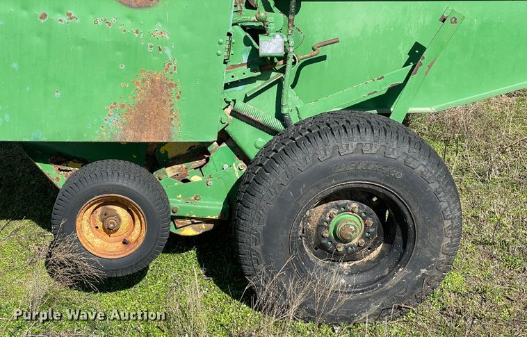 image for item MM9319 1983 John Deere 530  round baler
