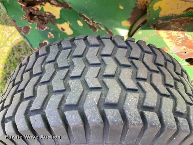 image for item MM9319 1983 John Deere 530  round baler