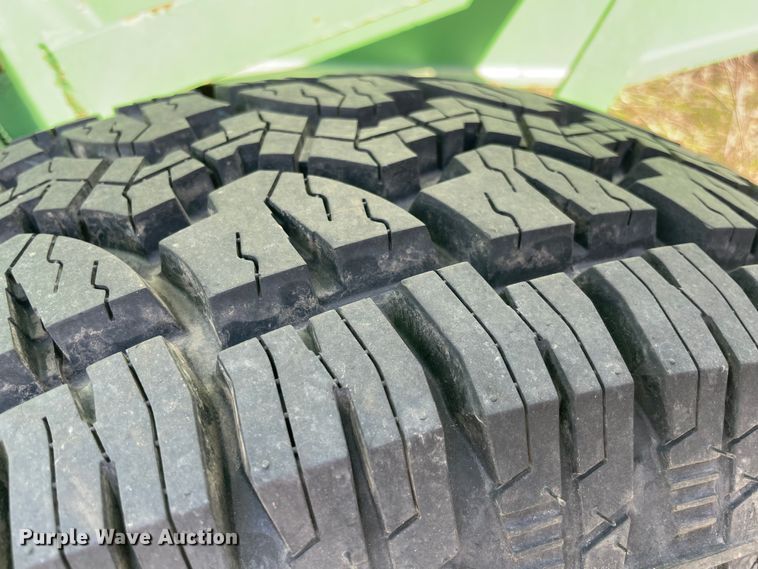 image for item MM9319 1983 John Deere 530  round baler