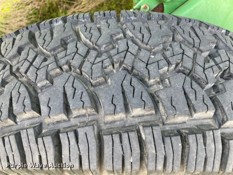 image for item MM9319 1983 John Deere 530  round baler