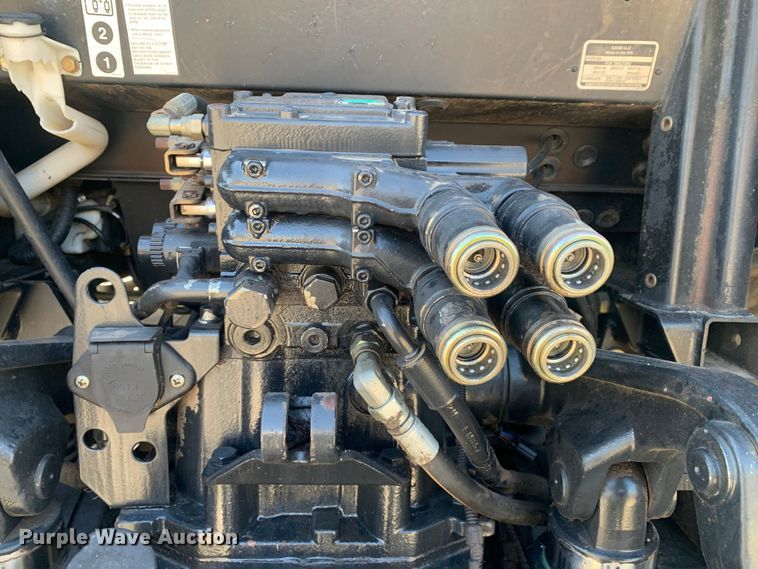 image for item MM9722 2004 Case IH MXU135  MFWD tractor