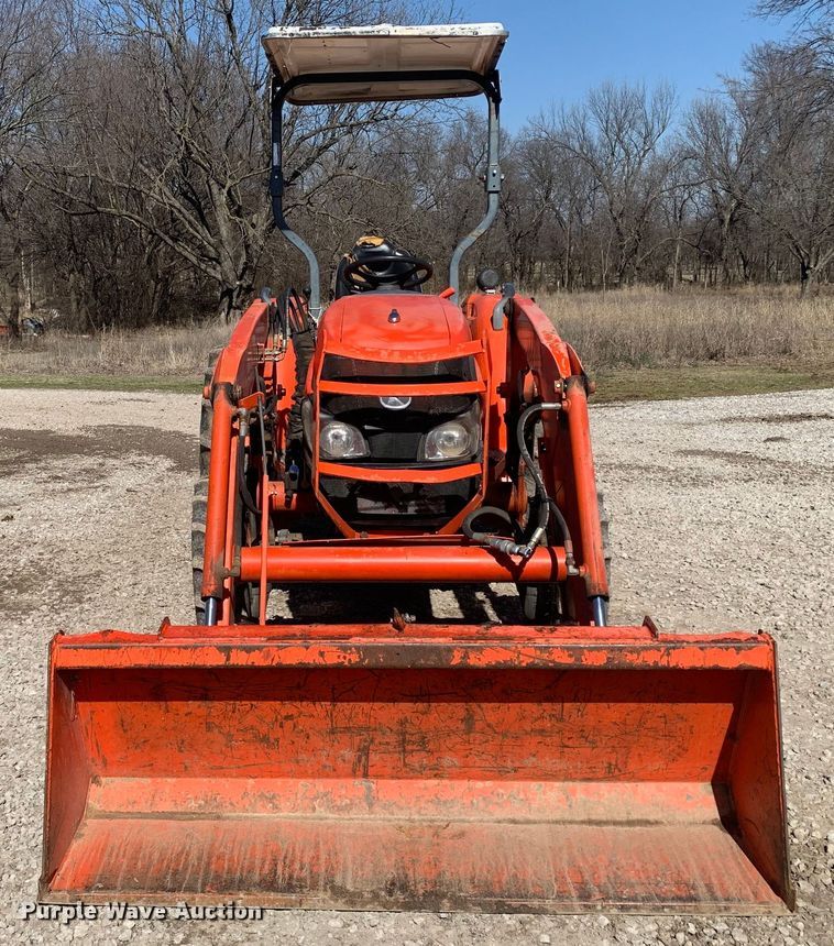 image for item MM9727 Kubota L3240D  MFWD tractor