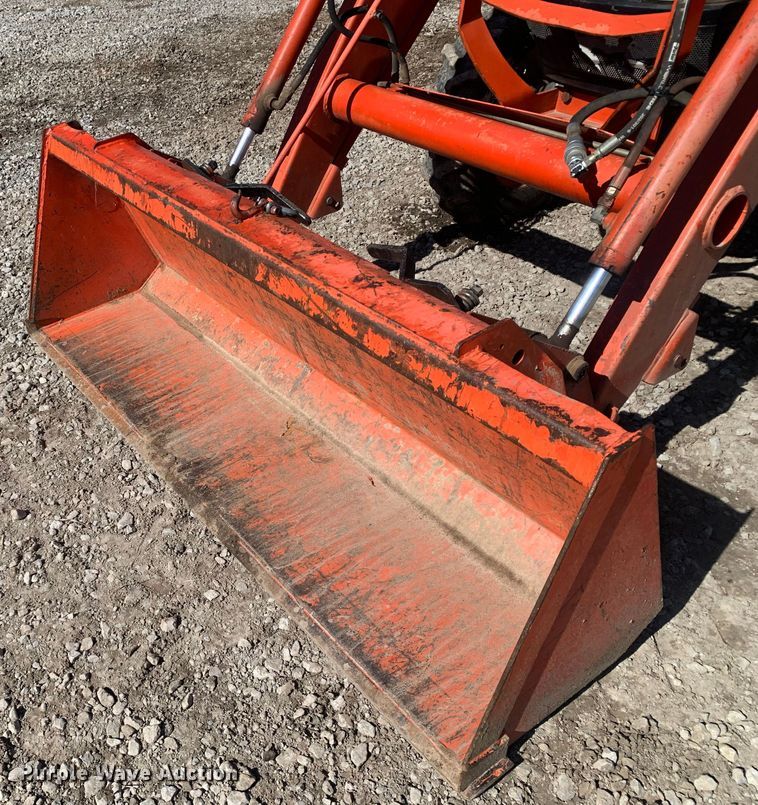 image for item MM9727 Kubota L3240D  MFWD tractor