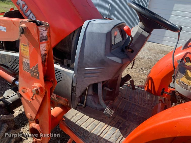 image for item MM9727 Kubota L3240D  MFWD tractor