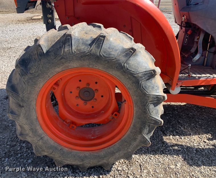 image for item MM9727 Kubota L3240D  MFWD tractor