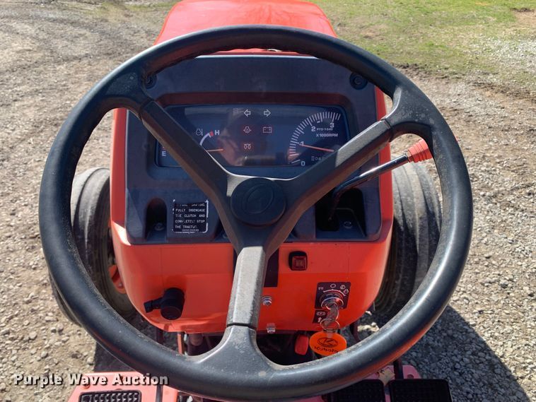 image for item MM9728 Kubota L4400  tractor