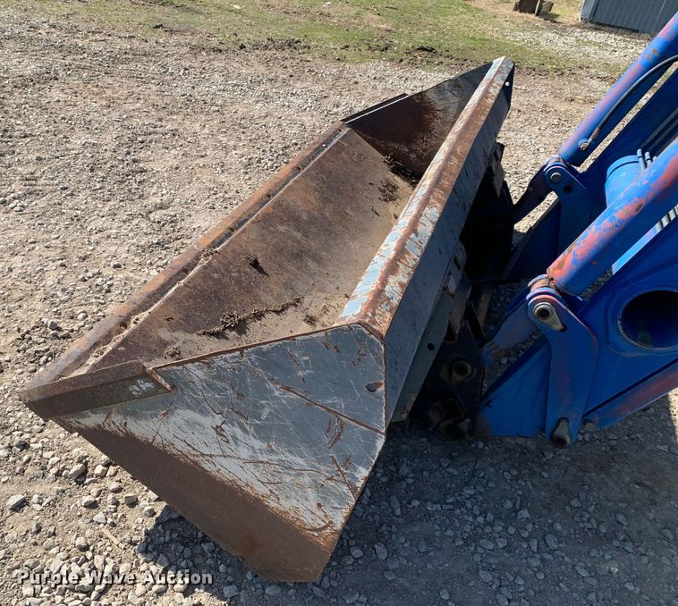 image for item MM9729 2004 New Holland TL100  tractor