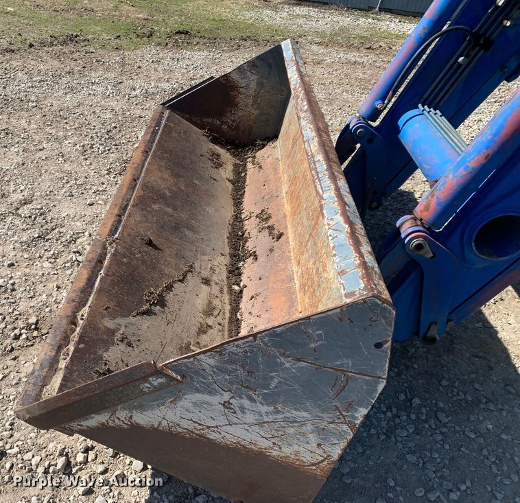 image for item MM9729 2004 New Holland TL100  tractor