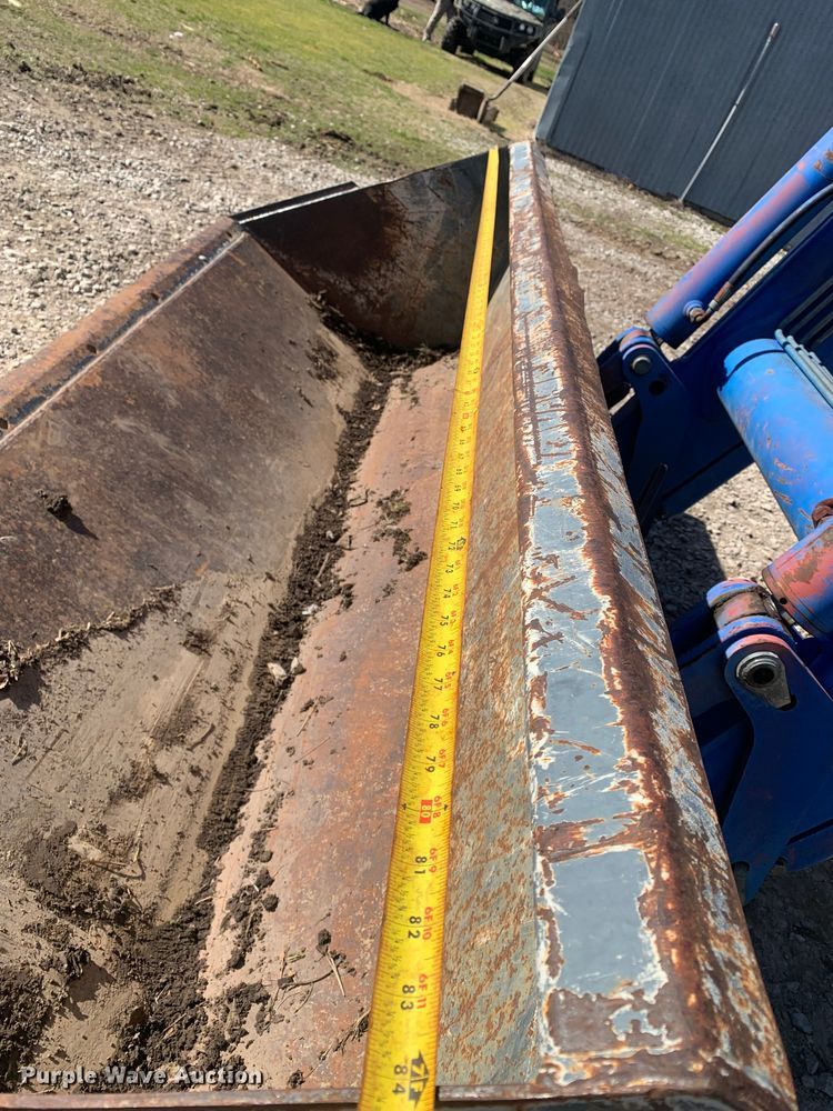 image for item MM9729 2004 New Holland TL100  tractor