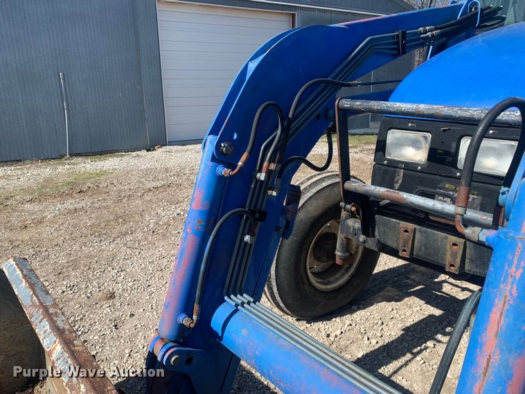 image for item MM9729 2004 New Holland TL100  tractor
