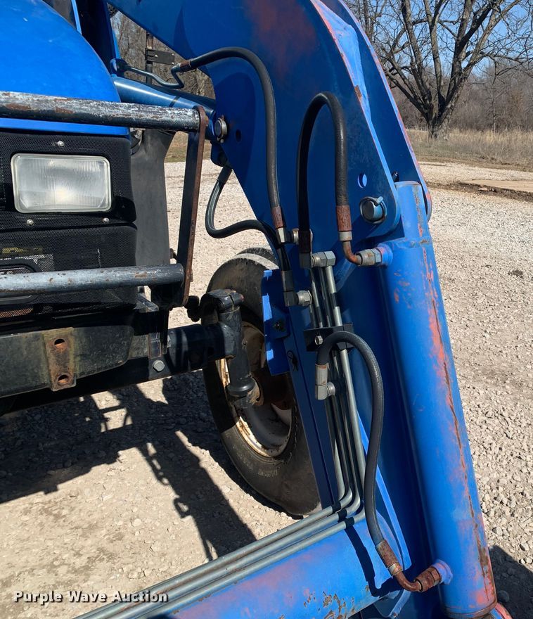 image for item MM9729 2004 New Holland TL100  tractor