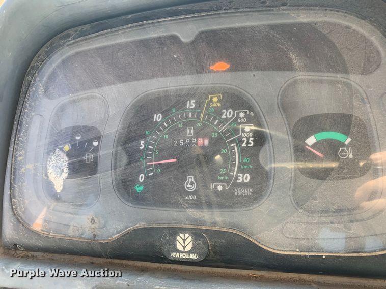 image for item MM9729 2004 New Holland TL100  tractor