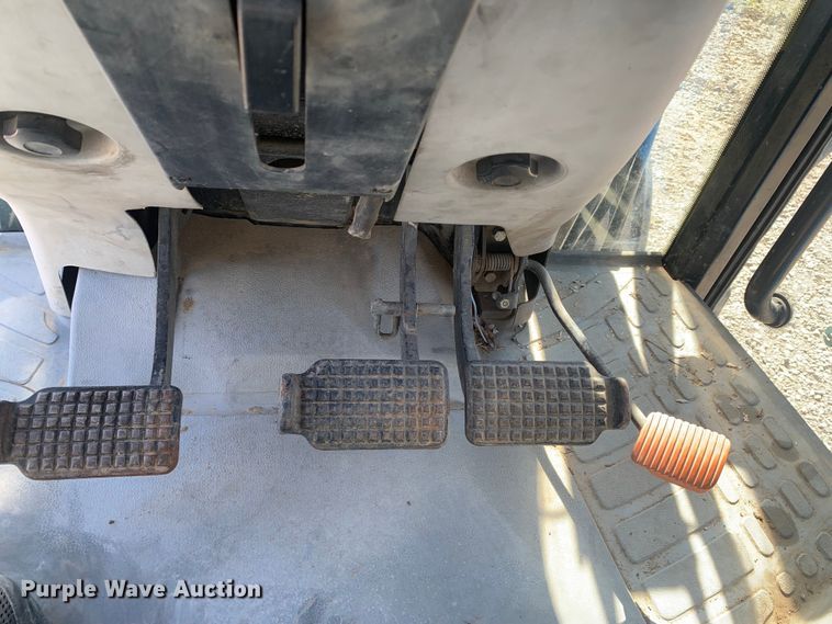 image for item MM9729 2004 New Holland TL100  tractor