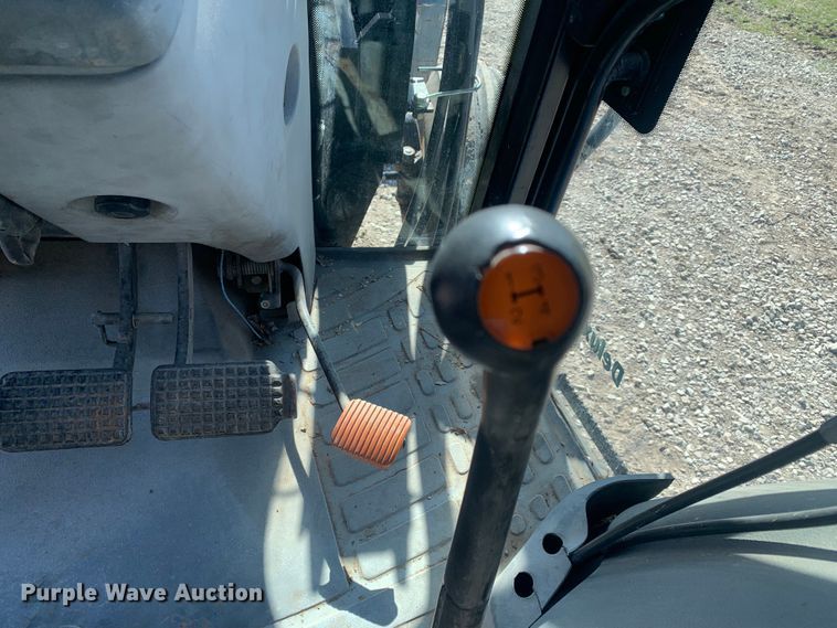 image for item MM9729 2004 New Holland TL100  tractor