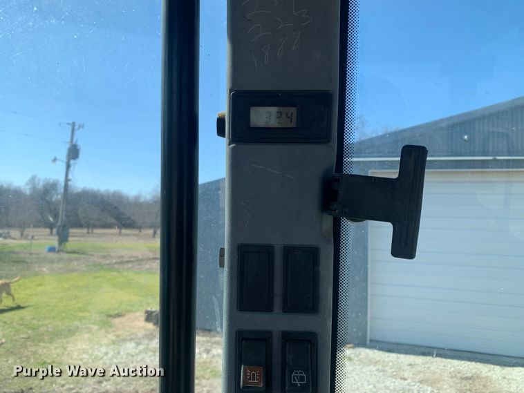 image for item MM9729 2004 New Holland TL100  tractor