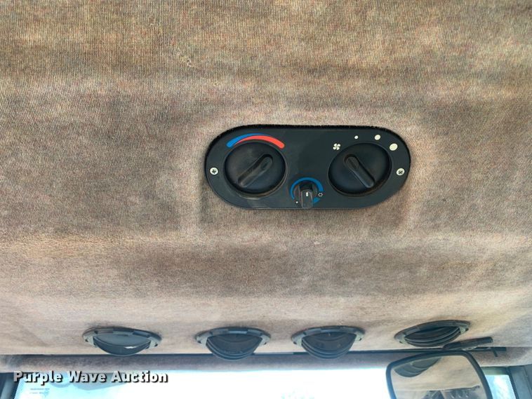 image for item MM9729 2004 New Holland TL100  tractor