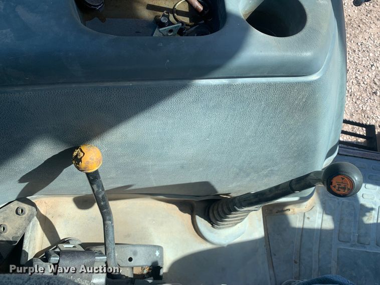 image for item MM9729 2004 New Holland TL100  tractor