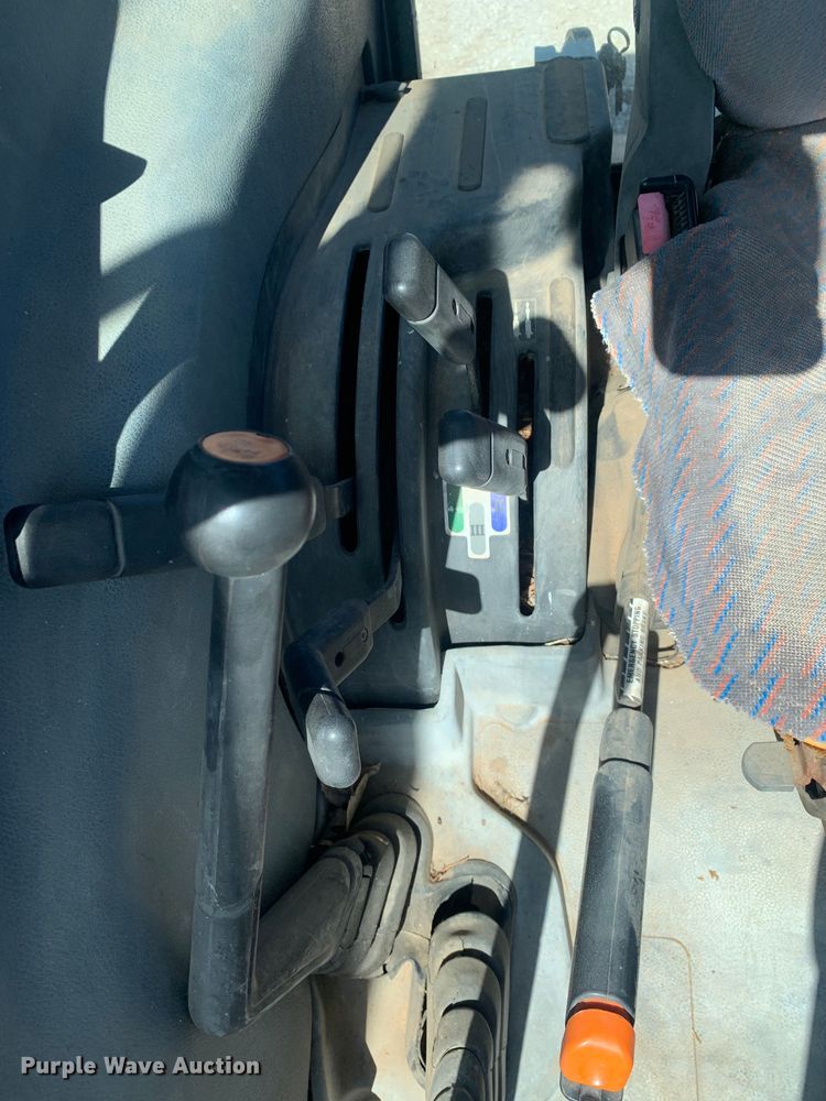 image for item MM9729 2004 New Holland TL100  tractor