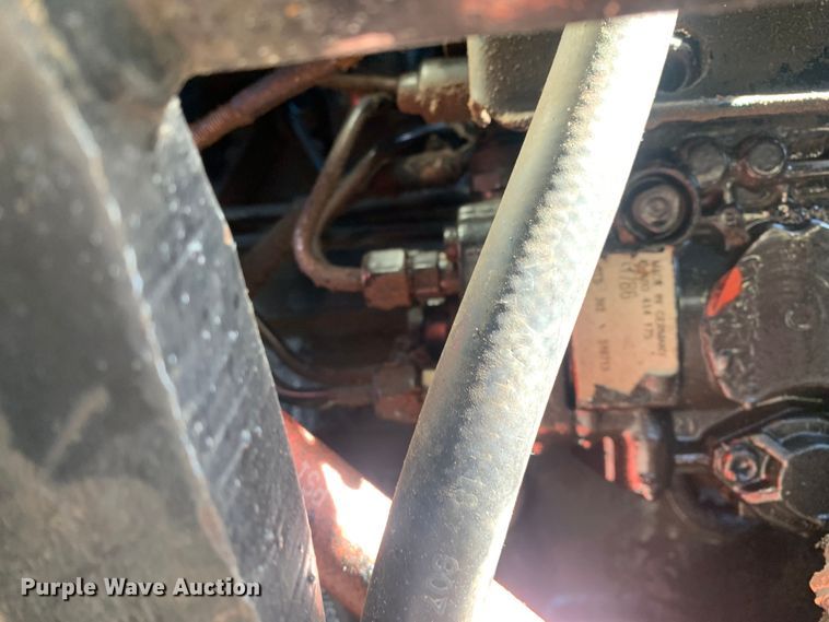 image for item MM9729 2004 New Holland TL100  tractor