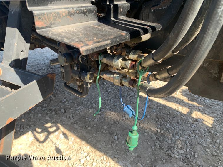 image for item MM9729 2004 New Holland TL100  tractor