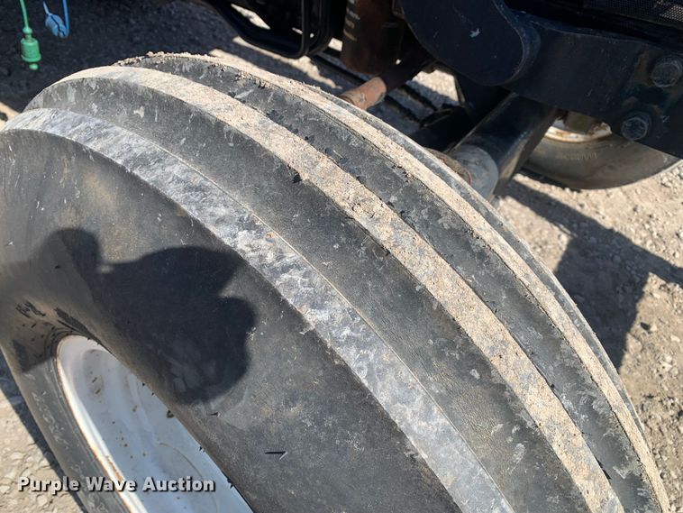 image for item MM9729 2004 New Holland TL100  tractor