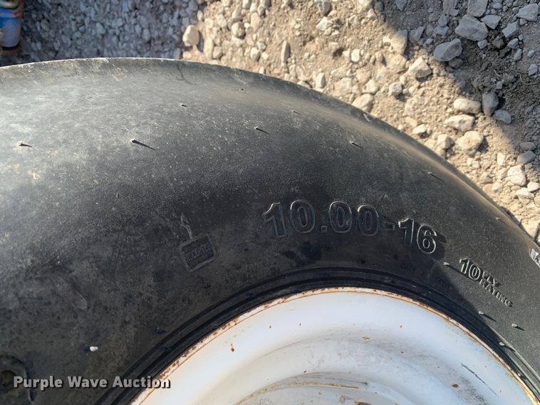 image for item MM9729 2004 New Holland TL100  tractor