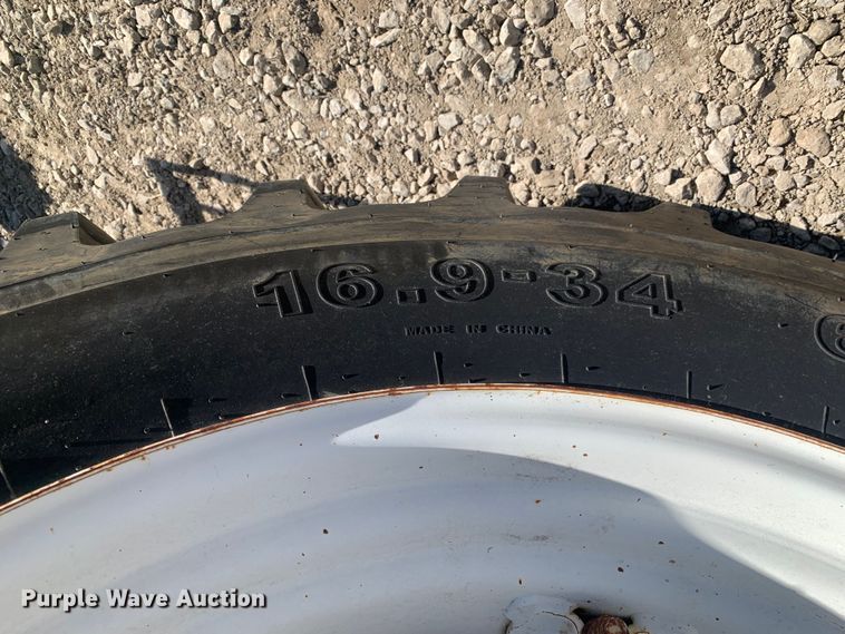 image for item MM9729 2004 New Holland TL100  tractor