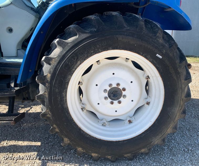 image for item MM9729 2004 New Holland TL100  tractor