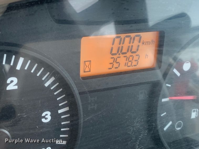 image for item MM9767 Kubota M7040  tractor