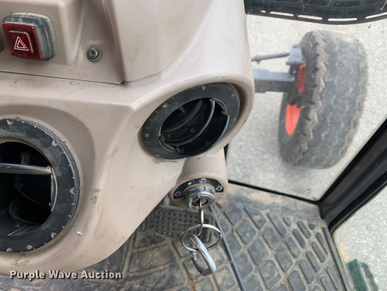 image for item MM9767 Kubota M7040  tractor