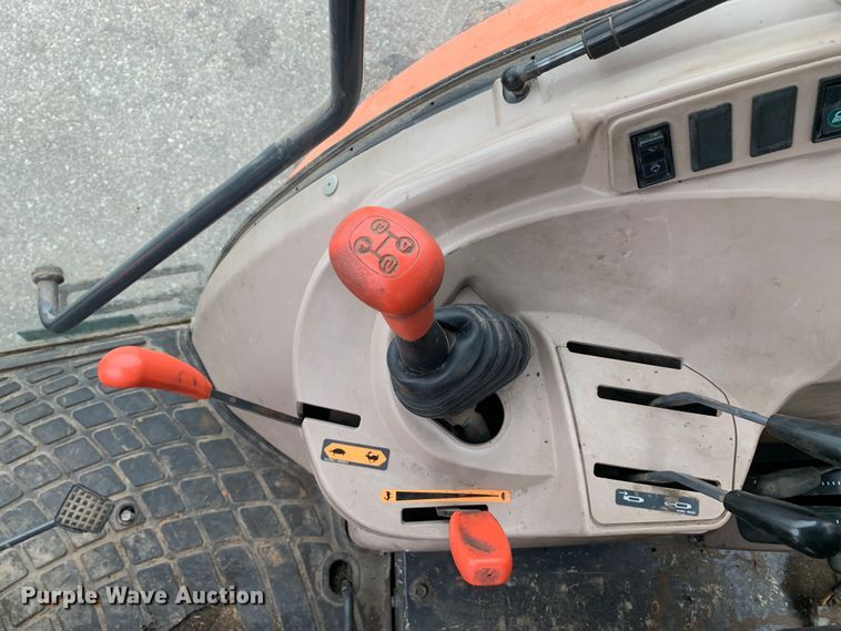 image for item MM9767 Kubota M7040  tractor