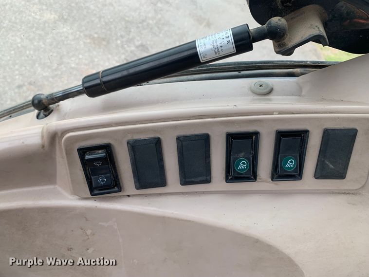 image for item MM9767 Kubota M7040  tractor