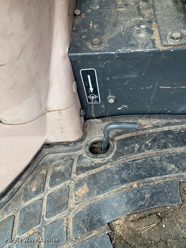 image for item MM9767 Kubota M7040  tractor