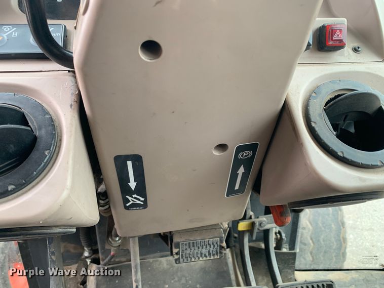 image for item MM9767 Kubota M7040  tractor